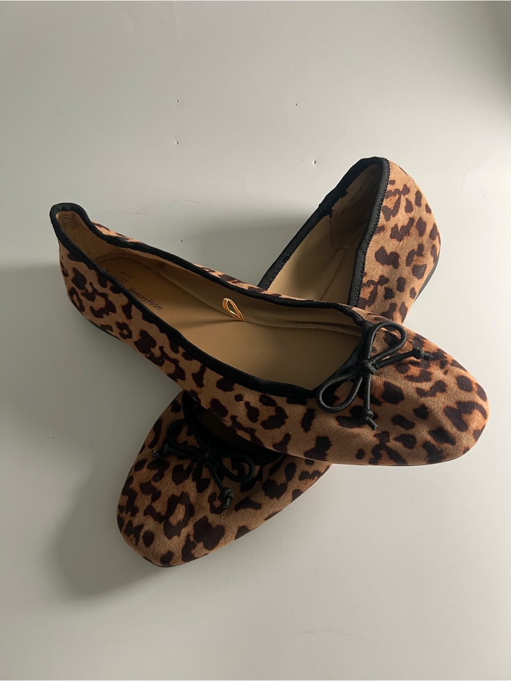 Time and Tru Leopard Print Flats with Black Trim and Bow Accent Size 10 - Picture 3 of 12